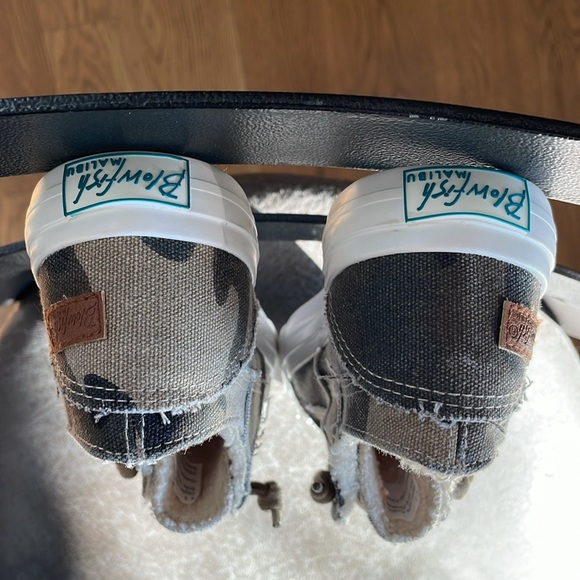 Blowfish Malibu Camouflage Faux Shearling
Lined Sneakers 
NWOT - Picture 6 of 10